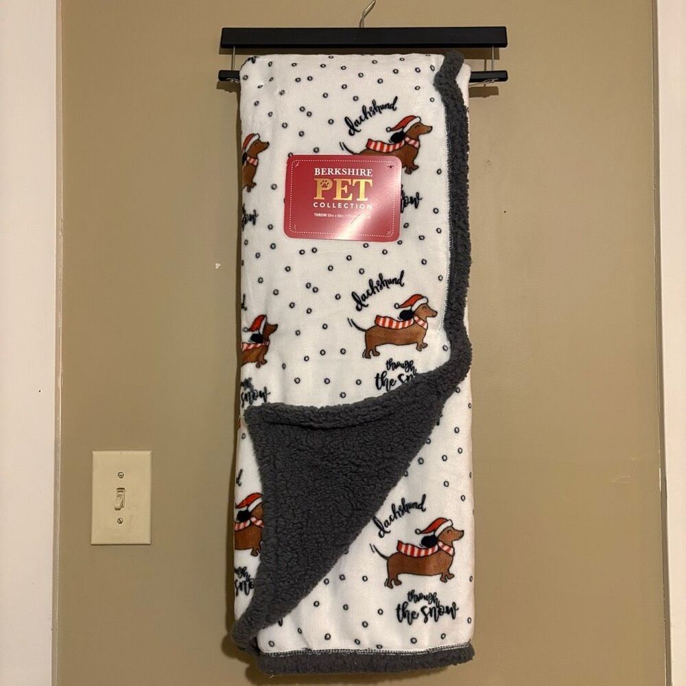 Berkshire Pet Collection Dachshund Through the Snow Sherpa Blanket NWT 50x60